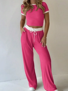 Ensemble décontracté deux pièces rose pour femme avec crop top et pantalon large