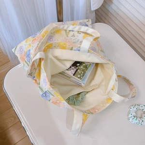 Summer floral canvas tote bag with large capacity and inner pocket for daily use