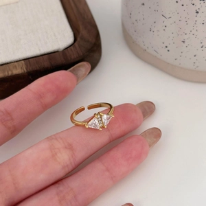 Minimalist 925 sterling silver open ring in gold with triangle zircon on a female hand