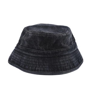 Chapeau bob en denim noir délavé avec finition vintage et coutures parallèles