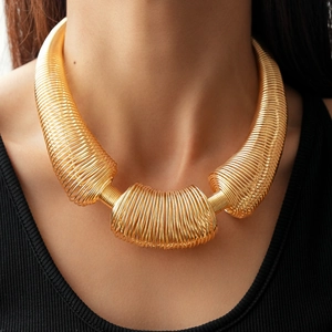 Exaggerated Spring Coil Necklace Gold Plated Alloy Geometric Spiral Chunky Statement Neck Jewelry For Women Fashion Unique