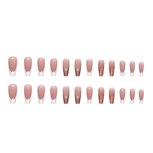 Faux ongles ballerine longs avec paillettes or rose et design French tip en V