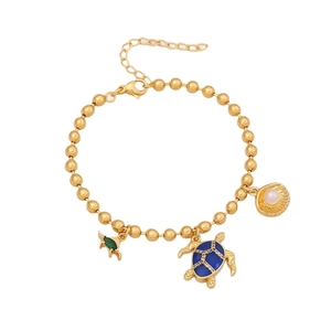 18K vergoldetes Ozean-Armband mit blauer Emaille-Schildkröte, Perlschale und grünem Stein
