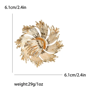 Broche fleur feu d'artifice en alliage doré avec texture métal brossé et 6,1 cm de diamètre