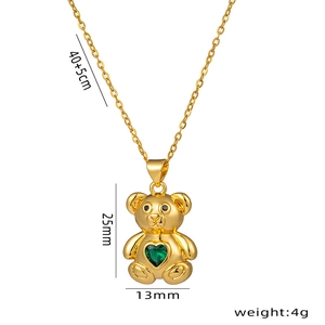 Goldene Bärenhalskette mit grünem Herzstein und 40+5cm Kettenlänge im Detail