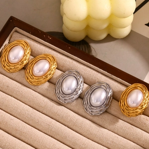 Set of 5 vintage oval pearl earrings with gold and silver wheat pattern metal borders