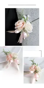 Dettaglio di bottoniera con rose finte rosa e crema e nastro di raso per abiti da sposa