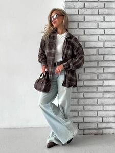 Chic autumn plaid shirt styled with white top and wide-leg denim jeans for women