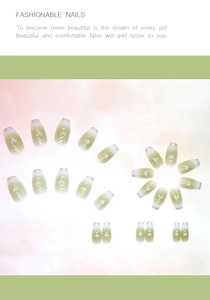 Détails de faux ongles ballerine courts avec dégradé vert, pointes argentées et cœurs blancs