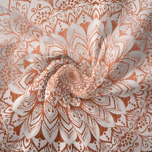 Gros plan sur le tissu de tapisserie mandala montrant le motif floral et la texture