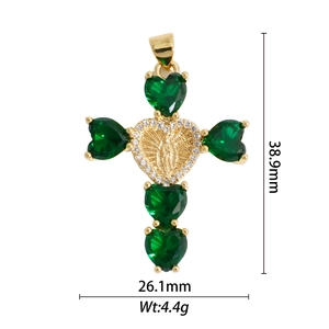 Dimensions détaillées du pendentif croix dorée avec cœur en zircon vert serti