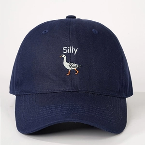 Dunkelblaue Baseballkappe aus Baumwolle mit Silly-Text und Entenbestickung für draußen