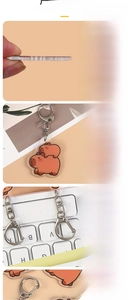 Détail du porte-clés Capybara en acrylique avec protection multicouche et impression numérique
