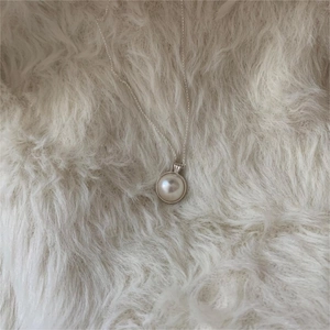 Elegant 925 sterling silver pearl necklace on a soft white faux fur background