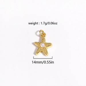 Gros plan du pendentif étoile de mer doré avec perle montrant 14mm et poids de 1,7g