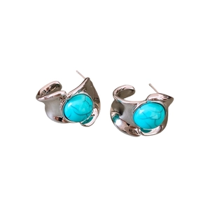 Boucles d'oreilles vintage en argent et turquoise ronde avec bordure en métal ondulé irrégulier
