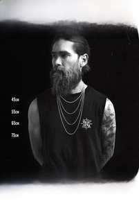 Size guide showing 45cm to 75cm necklace lengths on a male model for pendant styling