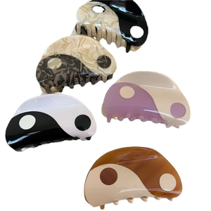 Set of 5 Tai Chi Yin Yang hair claws in marble and solid colors for elegant hairstyling