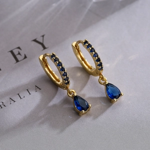 Eleganti orecchini a goccia placcati in oro con cristalli di zircone blu navy a goccia
