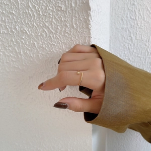 Minimalist 925 sterling silver gold droplet open ring on model's hand with olive sleeve