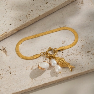 Bracciale in acciaio inossidabile dorato con perle, conchiglia e ciondolo a pesce stile mare