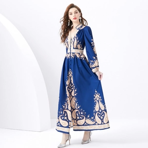 Abito lungo blu scuro con stampa paisley, scollo a V e maniche a lanterna eleganti