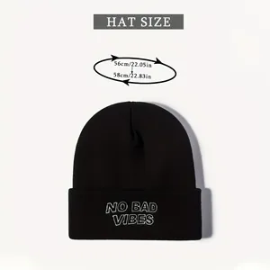 Guide détaillé des tailles pour le bonnet noir brodé avec 'NO BAD VIBES'