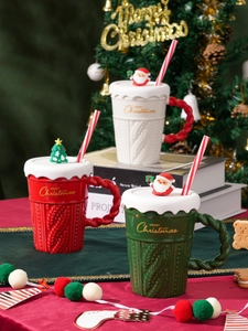 Detail of Christmas tree ceramic mug with sweater texture, 3D silicone topper and straw