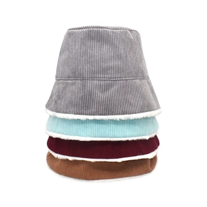 Chapeaux bob d'hiver en velours côtelé avec bordure en fausse fourrure en quatre coloris