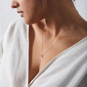 Minimalist 316L Stainless Steel Crescent Moon Pendant Necklace For Women Hammered Texture Gold Silver Rose Gold Clavicle Chain Jewelry