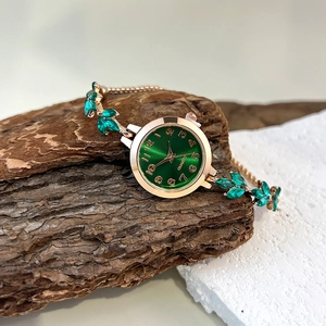Reloj de cuarzo oro rosa con esfera verde y pulsera de diamantes en forma de hoja