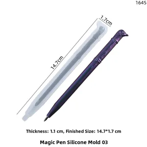 Detalle del molde de silicona transparente con medidas 14,7 cm para plumas de resina