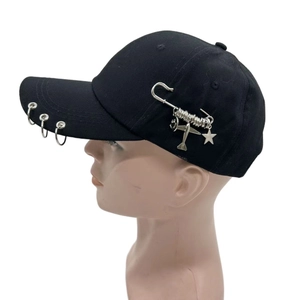 Casquette De Baseball En Coton Avec Anneaux Métalliques Et Breloques Épingle De Sûreté Punk Hip Hop Streetwear