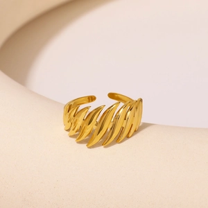 Minimalistischer 18k vergoldeter Edelstahlring mit Blattmuster und verstellbarer Passform