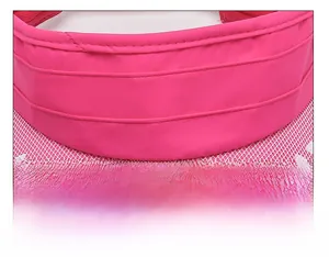 Nahaufnahme des pinkfarbenen Sonnenhutes mit präzisen Nähten und atmungsaktivem Netzgewebe
