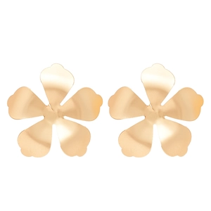 Minimalist matte gold flower earrings featuring a stylish five-petal petal design
