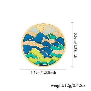 Detail view showing dimensions of 3.5cm and 12g weight for this vintage enamel brooch