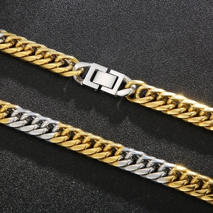 Nahaufnahme der zweifarbigen, doppelt gewebten Edelstahlkette in Gold und Silber