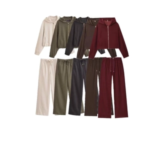 Damen Trainingsanzüge mit Kapuze in Beige, Olivgrün, Anthrazit, Dunkelbraun und Weinrot