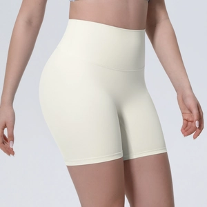 Vue de côté du short de yoga crème à taille haute sans couture avec effet galbant
