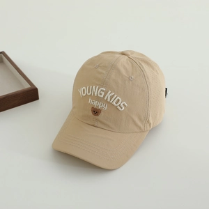 Children's quick-dry sun cap with embroidered bear and YOUNG KIDS text on beige fabric