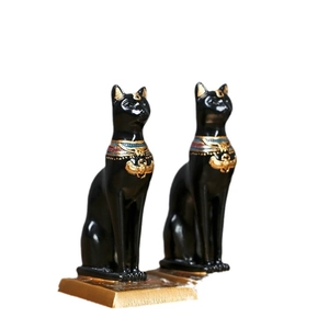 Vintage Bastet kattenbeeld boekensteunen met gouden reliëf op witte achtergrond