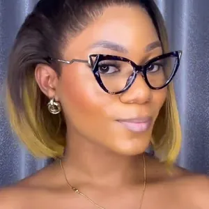 Chic TR90 cat-eye blue light blocking glasses with tortoiseshell frame for women