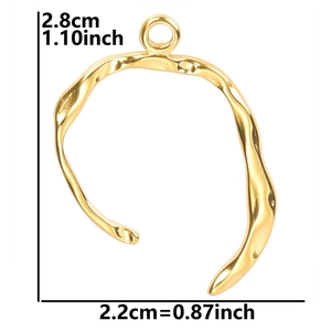 Detailed size view of an irregular 18k gold-plated stainless steel pendant, 2.8cm by 2.2cm
