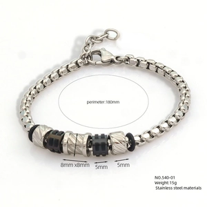 Detailed specs for 180mm Cuban link bracelet showing size and stainless steel material