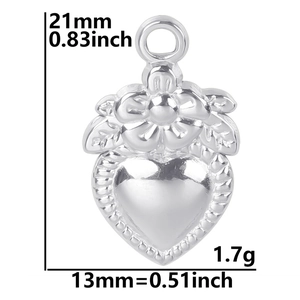 Detailed view of silver heart flower pendant showing size 21x13mm and 1.7g weight