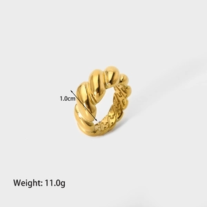 Detail showing 1.0cm width and 11.0g weight of the vintage 18K gold croissant dome ring