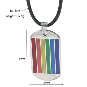 Détail du pendentif arc-en-ciel avec dimensions 37x21mm et poids de 12,5g