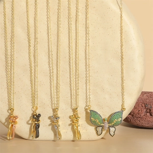 Butterfly Pendant Necklace Copper Cubic Zirconia Micro Inlaid Couple Hug Design Minimalist Jewelry For Women