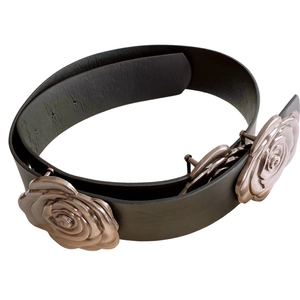 Ceinture femme en cuir noir avec trois boucles roses métalliques au style vintage bronze